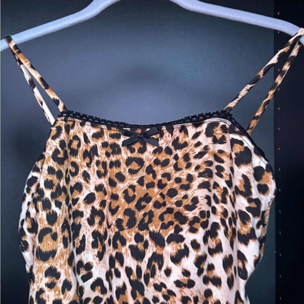 cute brown leopard tank top with lace detailing and bow ribbon detailing